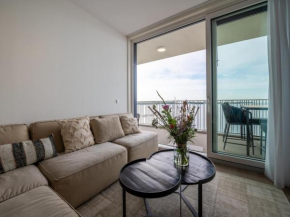 Spacious waterfront apartment